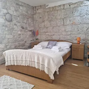 apartment-tonka.hotels-in-trogir.com/